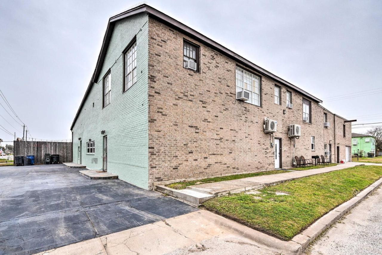 Cozy Galveston Apartment - Walk To Beach And Dining Esterno foto
